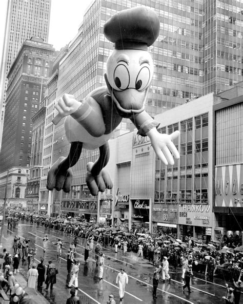 30 Vintage Photographs Of The Macy’s Thanksgiving Day Parade Balloons And Floats From The Late