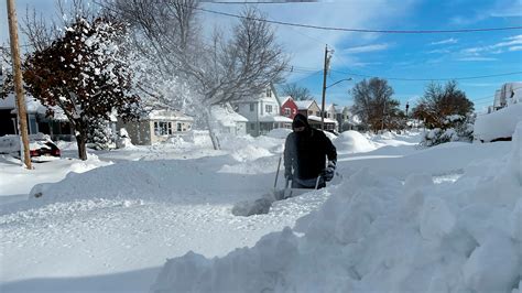 Lake Effect Snow Continues To Paralyze Buffalo Region 77 Inches Of