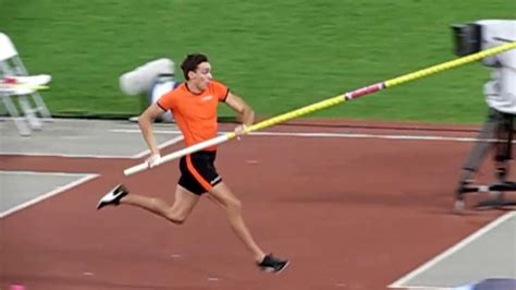 Šveđanin je rutinski stigao do zlata takmičivši se bukvalno samo sa sobom. ARMAND DUPLANTIS - 5,85, THE MATCH EUROPE V USA, Minsk 10 ...