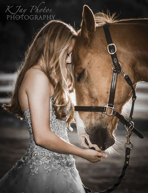 So Glad She Incorporated The Horse Into Her Senior Portrait Session