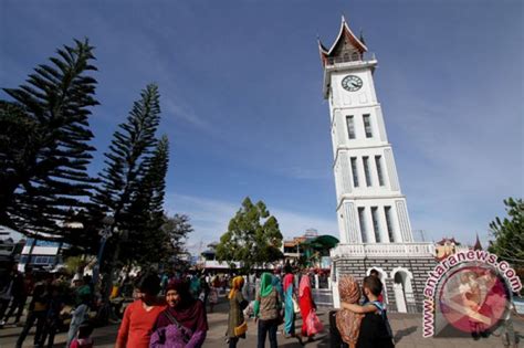 Jam gadang adalah menara jam yang menjadi penanda kota bukittinggi, sumatra barat, indonesia. Mewarnai dan Menggambar: Gambar Mewarnai Jam Gadang