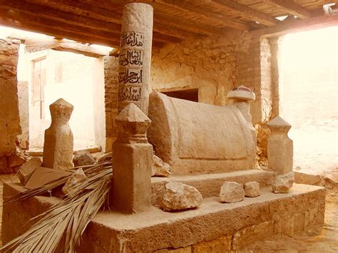 À l'âge de neuf ans, il a retenu par cœur, le coran, al hâwi, al moukhtasar d'ibn al hajib, et d'autres livres. Ibnu Hajar al 'Asqalani ra, Ulama Penyusun Lebih dari 270 ...