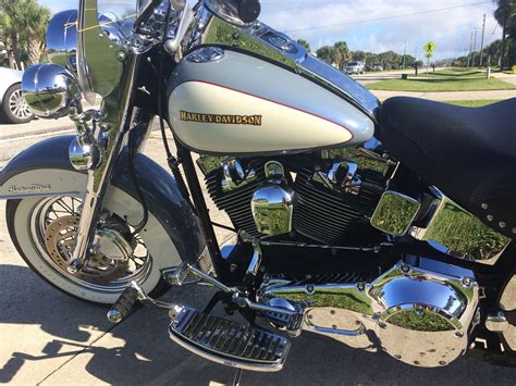 Responsibilities blow off your back. 2002 Harley-Davidson® FLSTC/I Heritage Softail® Classic ...