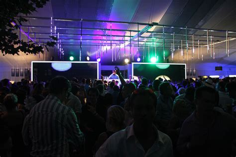 Kenilworth hosts a number of renowned events throughout the year, and the summer horseracing season is when the premiere fixtures take place. L'ORMARINS QUEENS PLATE AFTER PART 2013 - Formative