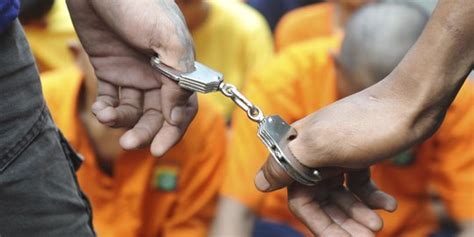 Polisi Tangkap 10 Wna Atas Kasus Penipuan Dan Pemerasan Di Batam