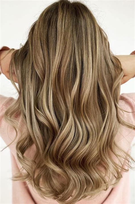 Cute Dirty Blonde Hair Ideas To Wear In Beige Tone With Highlights