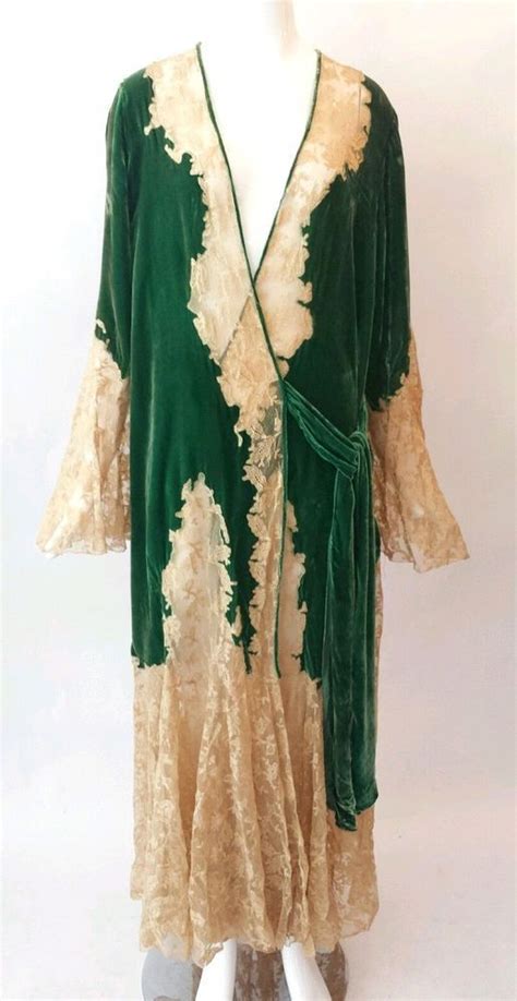 Vintage 1930s Ecru Lace And Green Silk Velvet Robe Antique Robe 1930
