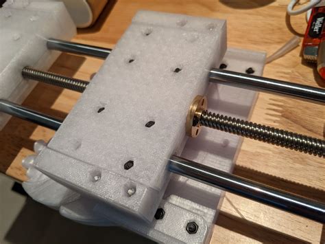 Fractal Vise Middle Body For Round Leadscrew Nut By Emertonom