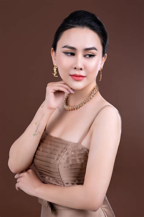 Miss Ly Kim Ngan Transforms Into A Jewelry Queen Women