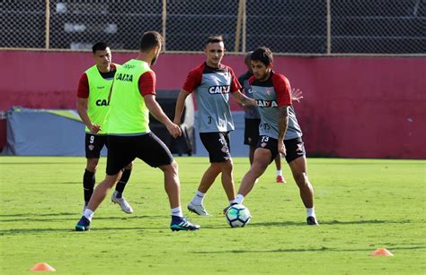 com muitas simulações de jogo vitória segue preparação para enfrentar o são paulo bahia no ar