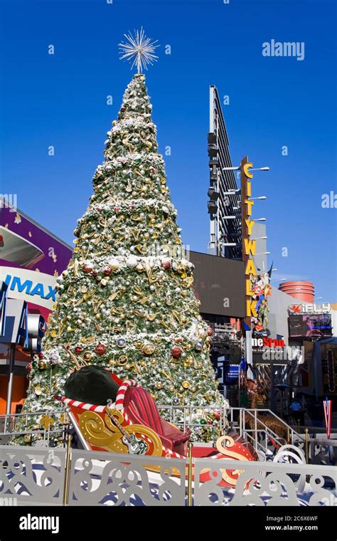 Árbol De Navidad En Citywalk Mall Universal Studios Hollywood Los