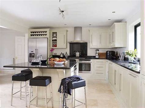 The limited countertop space available smartly houses the sink, stovetop, and prepping area without making it. 33 Kitchen Islands and Peninsulas with Dining Area Making ...