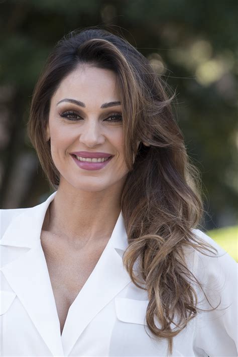 Anna tatangelo avrebbe ritrovato l'amore grazie a livio cori, nuova fiamma della cantante. Chi è Livio Cori, presunto nuovo fidanzato di Anna ...