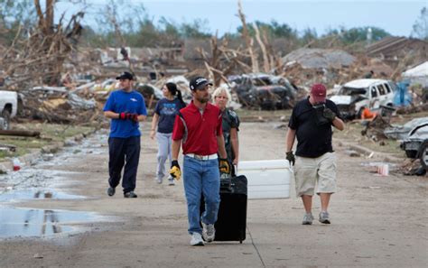 Oklahoma Tornado Death Toll Still Unknown Oklahomans Pull Together