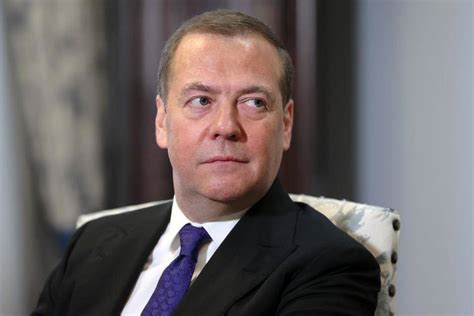 Medvedev Ennustaa Ensi Vuodelle Melkoisia Mullistuksia EU Hajoaa