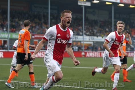 Daarmee deed jong ajax vooral zichzelf te kort. Jong Ajax op titelkoers na 1-2 winst op FC Volendam ...