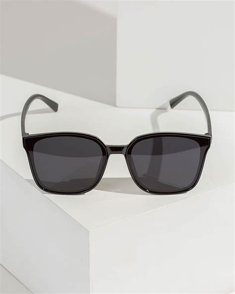 Black Rounded Wayfarer Sunglasses Colette By Colette Hayman