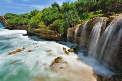 Gorgeous Instagrammable Beaches In Indonesia Waterfall Indonesia