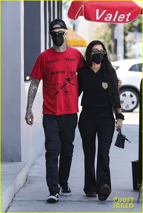 Kourtney Kardashian And Travis Barker Enjoy Time Together While Out To Lunch In La Photo 4536552