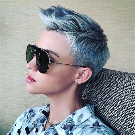 Short Pixie Haircuts Pixie Hairstyles Cool Hairstyles Girl Haircuts Beautiful Hairstyles