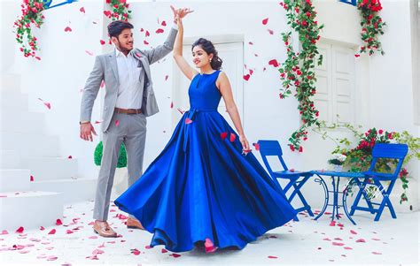What To Wear To A Pre-Wedding Shoot To Add Visual Drama! 9 Options for