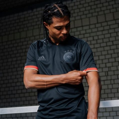 Fechas claves de la eurocopa de fútbol, dónde se juegan los partidos y todo lo que necesitas saber sobre el torneo. Camiseta suplente adidas de Alemania 2021