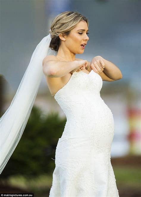 Home And Aways Pregnant Billie Plays The Runaway Bride As She Jilts Vj