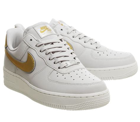 You always look good, but in the nike air force 1 pixel lx, an updated street style for women, there is no longer any doubt. Nike Air Force 1 07 Trainers Vast Grey Gold Summit White ...