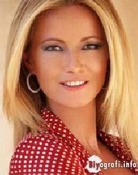 Müge anlı ile mektubunuz var adlı programda, yaşadığı çeşitli olaylardan dolayı yakınlarıyla görüşemeyen, onları bulamayan kişiler konuk edildi. Müge Anlı Biyografi.info.