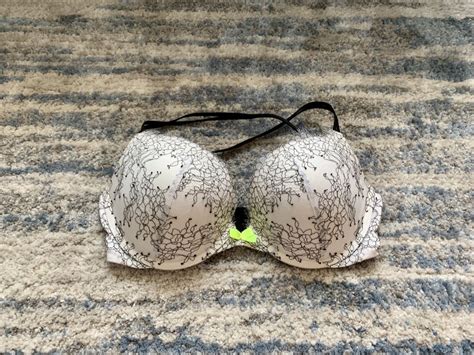 Victorias Secret Very Sexy Pushup Bra White Black Lac Gem