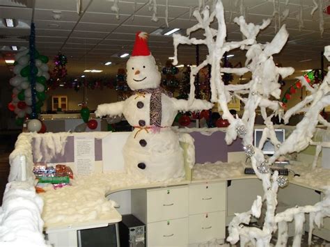 As you read about ideas for christmas decorating themes, you'll probably think of many more, including ones that particularly express your interests. 19 of the Best and Worst Office Christmas Decorations You ...