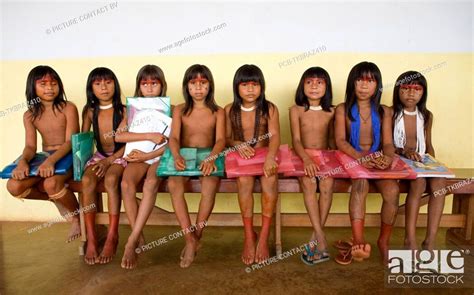 Photos De Stock Et Images Xingu Indian Girl Agefotostock