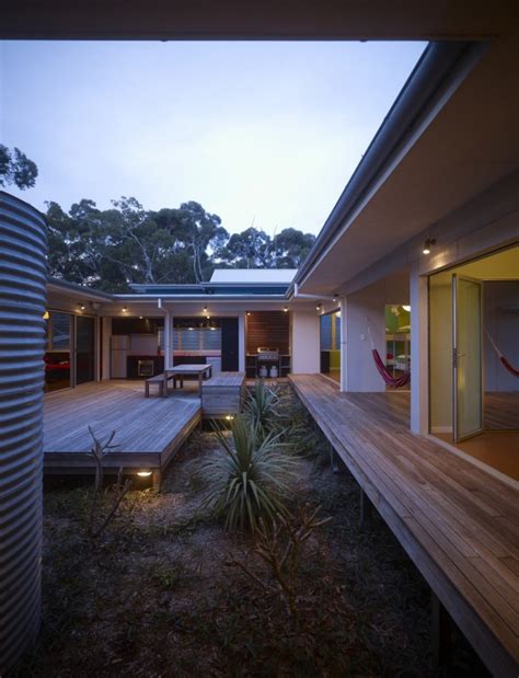 The big house is a large residential building. Design Inspiration: The Modern Courtyard House - Studio MM ...