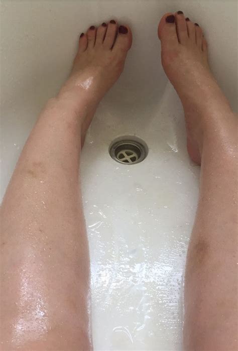 Girl Shares Image Of Herself Stuck In The Bath You Wont