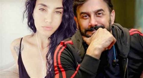 لفتت الممثلة الأميركية سارة جيسيكا باركر الأنظار، بعد نشرها صورة في صفحتها الخاصة على موقع التواصل الاجتماعي مع زميلاتها في مسلسل&nbsp;sex and the المياه تعود إلى مجاريها بين قصي خولي وزوجته التونسية ...