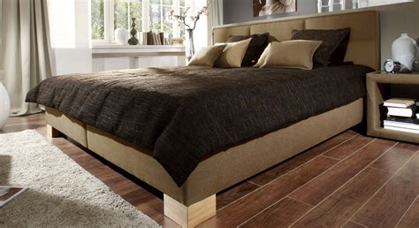 Betten sind also ohne zweifel eines der wichtigsten möbel, die wir haben. Tagesdecke in Braun und Grau für Doppelbetten - Quintino