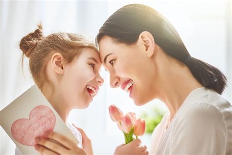 Experience gifts for mom and daughter. 20 Adorable Mother Daughter Gifts They're Sure to Love ...