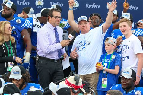 Espn Has Mark Stoops Among Top Overachieving Coaches In College Football A Sea Of Blue