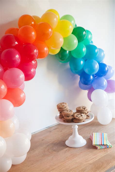 easy diy rainbow balloon arch craft gossip
