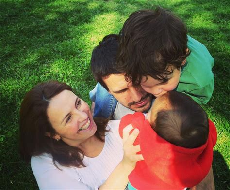 What is tania's salary per year and how rich is at the age of 44 years? Tânia Ribas de Oliveira orgulhosa do filho mais novo ...