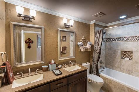 We'll look at bathrooms with a shower (¾ bath), or bathrooms with a tub (full bath), or even combinations of both. Traditional Full Bathroom | Zillow Digs | Zillow