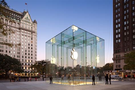 Apple Store, Fifth Avenue, New York (2006, Bohlin Cywinski Jackson