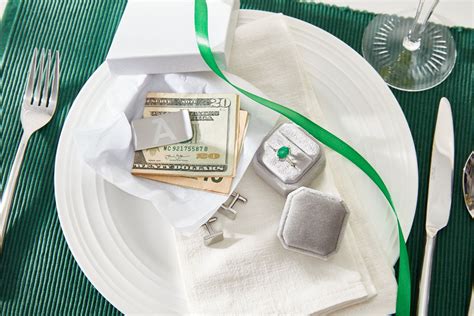 Among all the traditional wedding anniversary gifts for your the 20th year, emeralds are the one of the most commonly celebrated. 20th Wedding Anniversary Gift Ideas