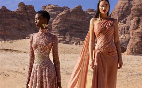عارضات أزياء وسط صحراء السعودية شاهد الصور الجريئة التي أثارت ضجة كبيرة بوابة الخليج