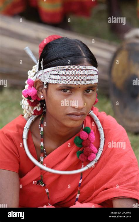 muria adivasi tribe tribal woman dance dancer jagdalpur bastar chhattisgarh india asia