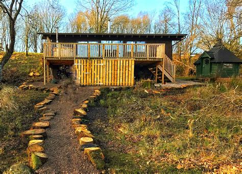 There is a seating area, a dining area and a kitchenette complete with a microwave, a fridge and a. Crannog Lodge - LOG CABIN SCOTLAND