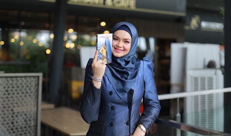 Download lagu kuasa cintamu siti nurhaliza mp3 dan video klip mp4 (5.12 mb) gudanglagu. RAZZWEY: Lirik Lagu KUASA CINTAMU | Dato' Sri Siti ...