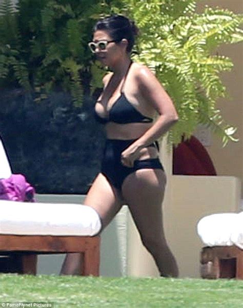 Kourtney Kardashian Shows Off Svelte Bikini Body Kourtney Kardashian