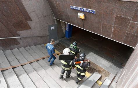 Subway Train Derailment In Moscow Kills 21 Injures More Than 130