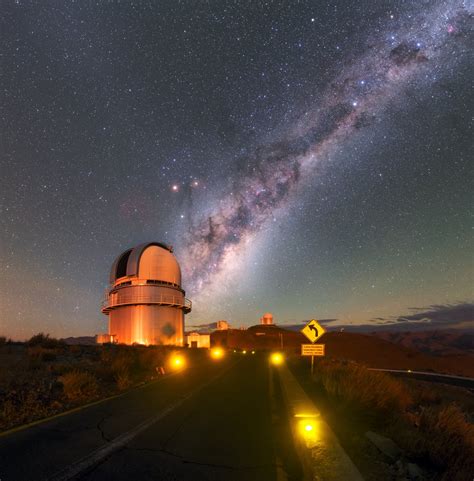 Imagem Impressionante Do Eso Mostra A Via Láctea Sobre O Observatório